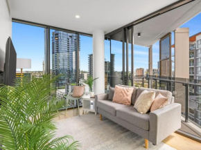 Great Views Pool High Level Boutique Apt with Carpark